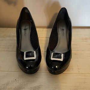 Black patent Lindsay Phillips Kristen wedges like new with 4 different snaps